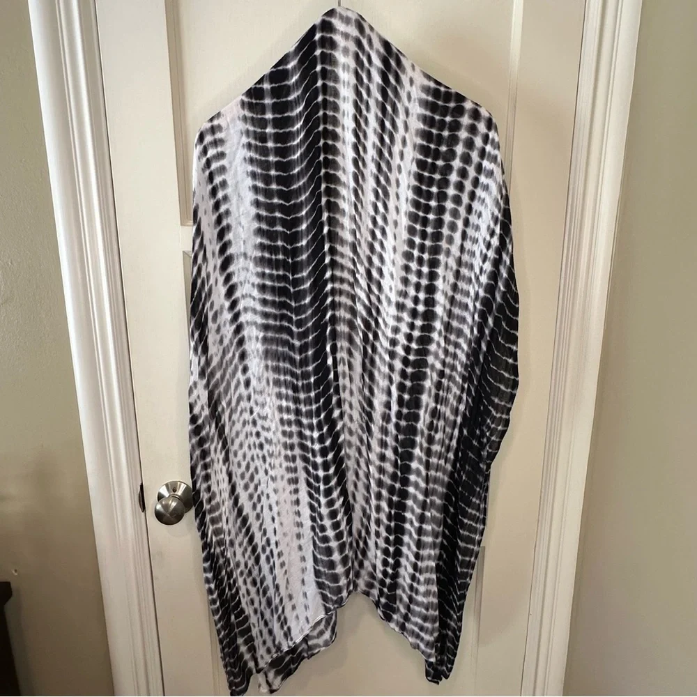 SALE 2/25 Michael Stars Black & White Tie Dye Ruana, Multi-use Coverup One Size